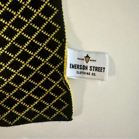 NWOT Iowa Hawkeye Knit School Scarf by Emerson Street Unisex - Picture 3 of 9